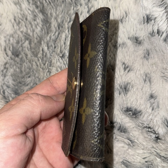 Men’s Or Women’s Preloved Louis Vuitton Key Holder! Missing 2 key holders. 6/10 - Picture 8 of 10